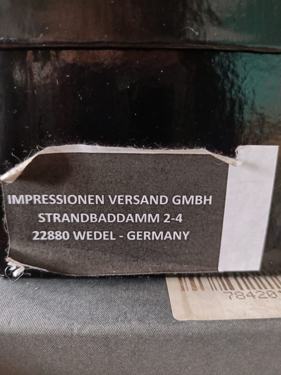 Продам новые женские туфли. Две пары. Одна пара стоит 30000 тенге.