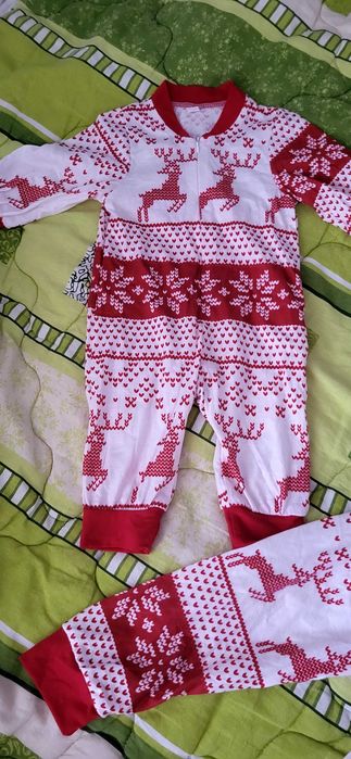 Еднакви коледни детски пижами