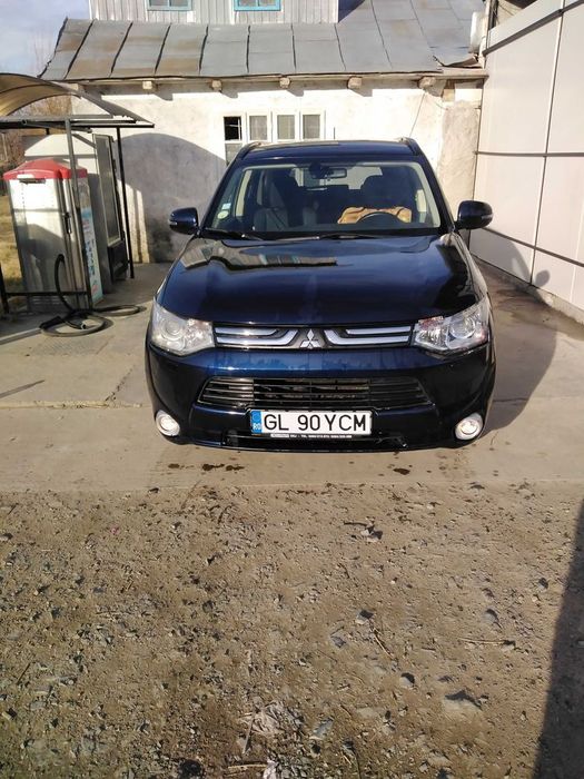 Mitsubishi Outlander 7 locuri 4WD