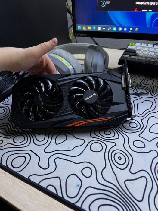 Продам RX580 8G Aorus