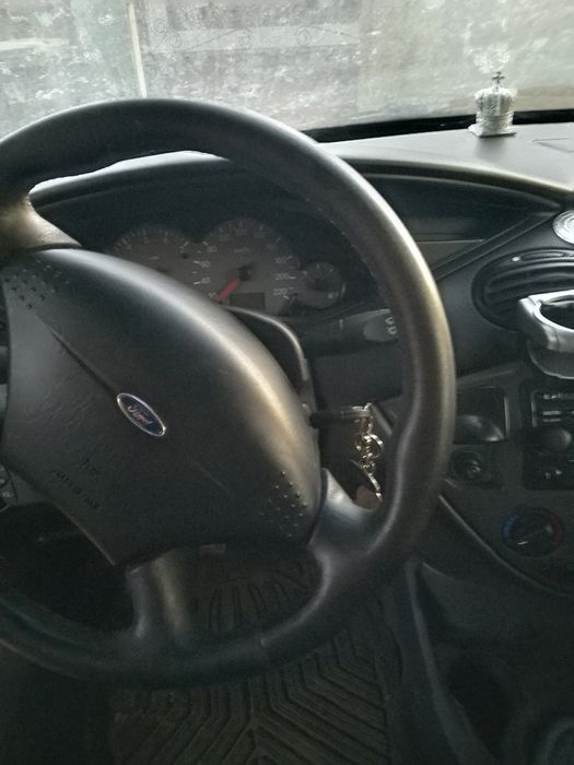 Vând Ford focus 2001