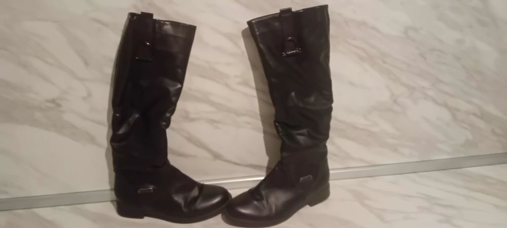 Дамски обувки от естествена кожа.