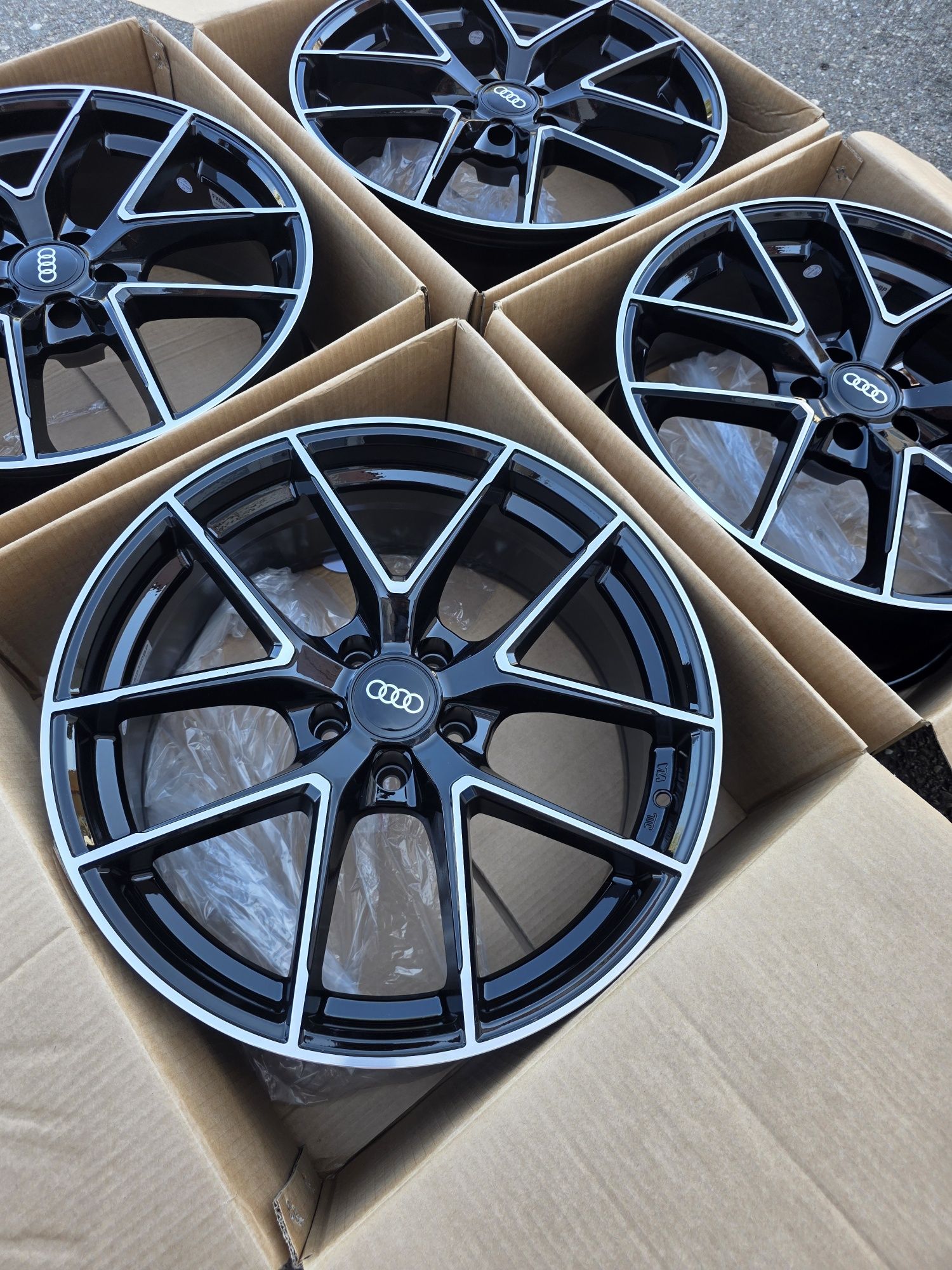 Jante noi Audi R18" si R19'' compatibile cu toate modelele inclusiv A5