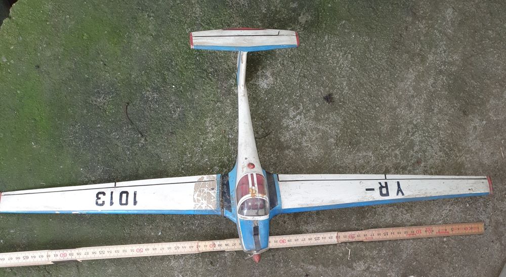 Doua aeromodele, machete aeronautice vechi ica