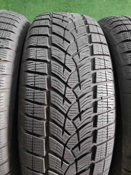 4бр. зимни гуми 225/65/17 GoodYear UltraGrip Performance, dot22
D