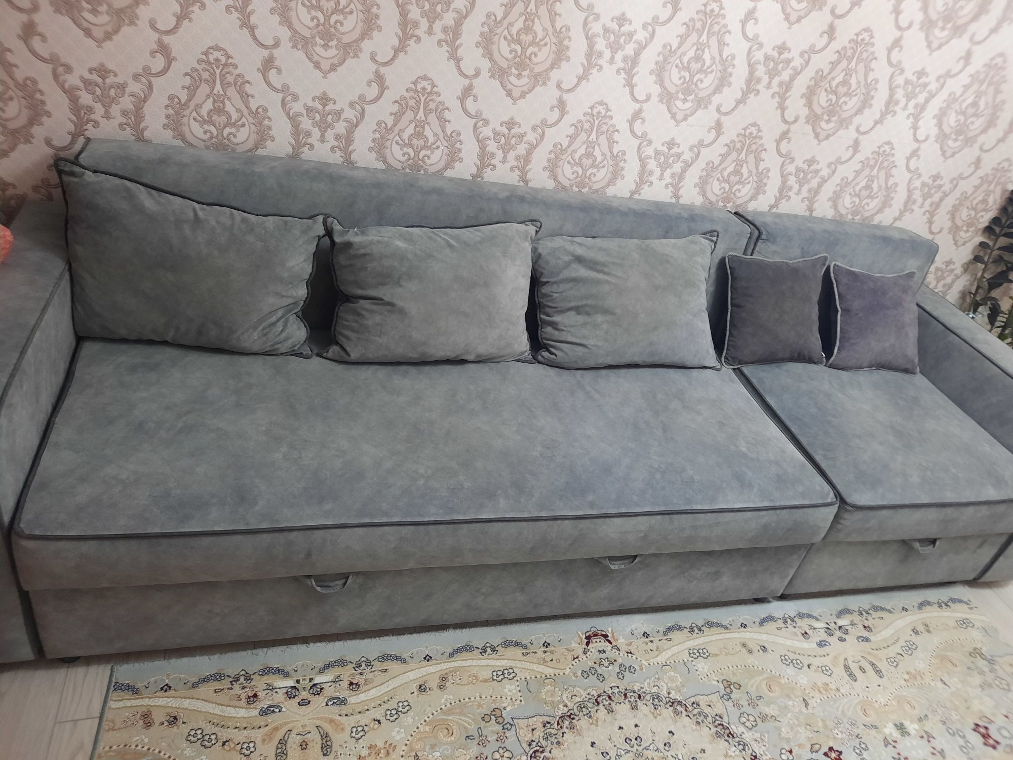 Срочно продам диван
