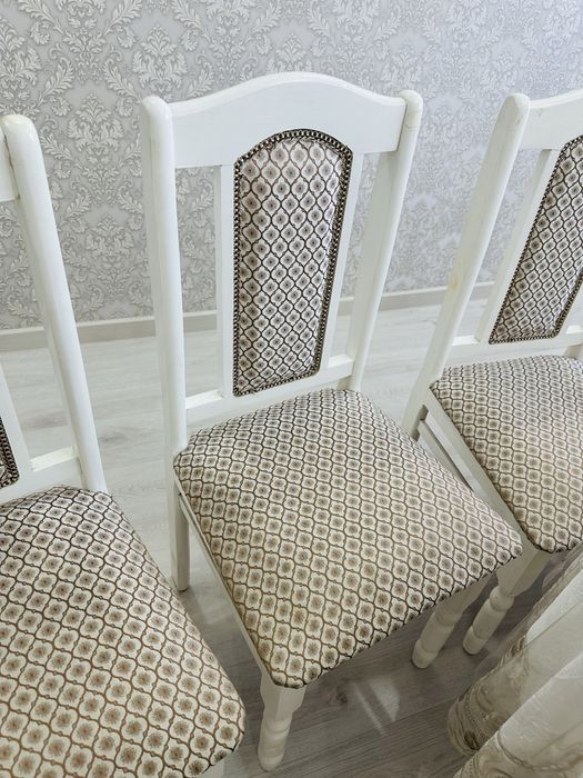 Продается стол со стульми