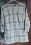 Bluza crem lunga cu carouri maro cu maneca 3 sferturi (L/ XL)