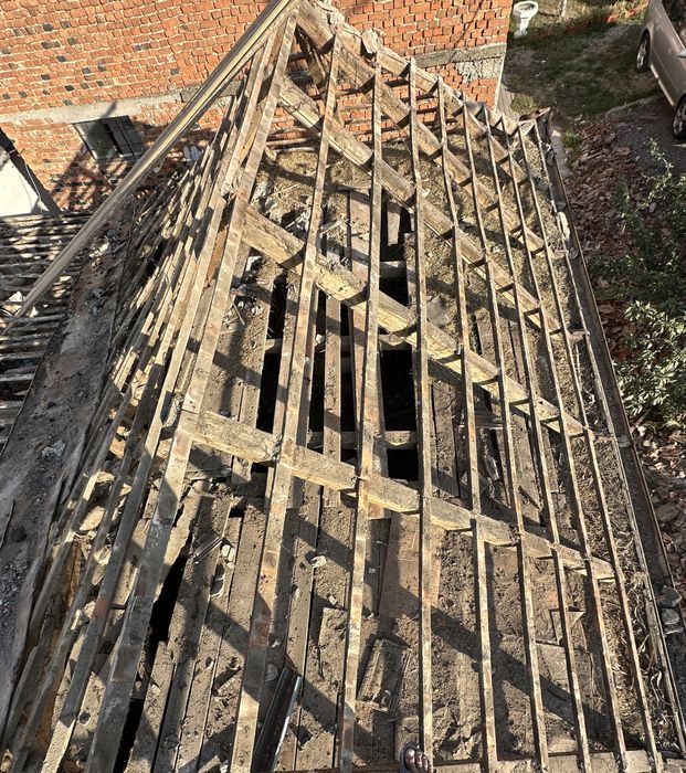 Coarne grinzi scanduri lemn provenit din demolare