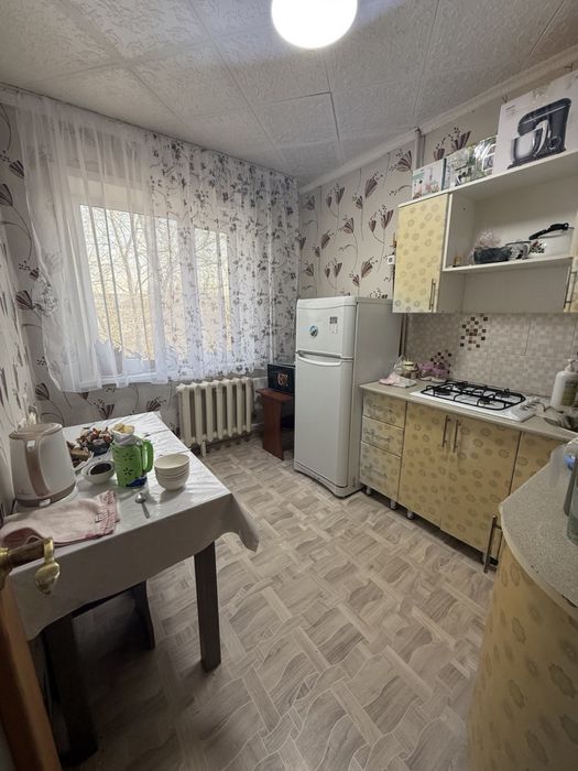 3 комнатная - 17 школы .