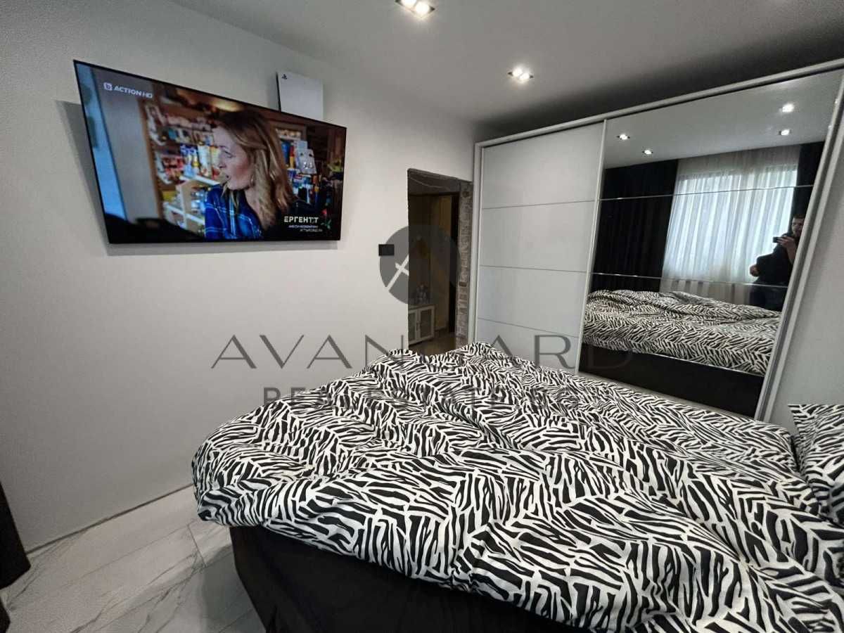 Продава се Тристаен апартамент в Пловдив, Кючук Париж - 100 кв.м за 1750 €/кв.м - Снимка #2