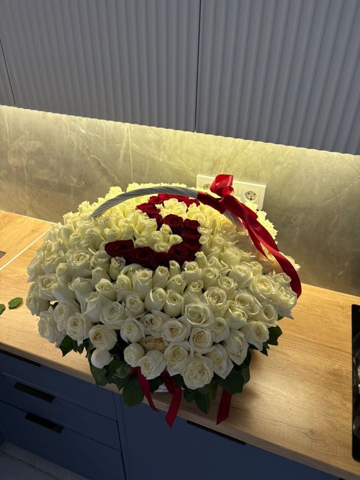 Роскошный букет из 161 розы