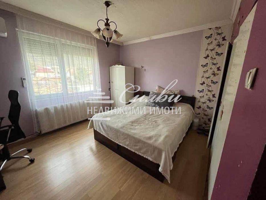 Етаж от МАСИВНА ТУХЛЕНА къща - кв. Дивдядово