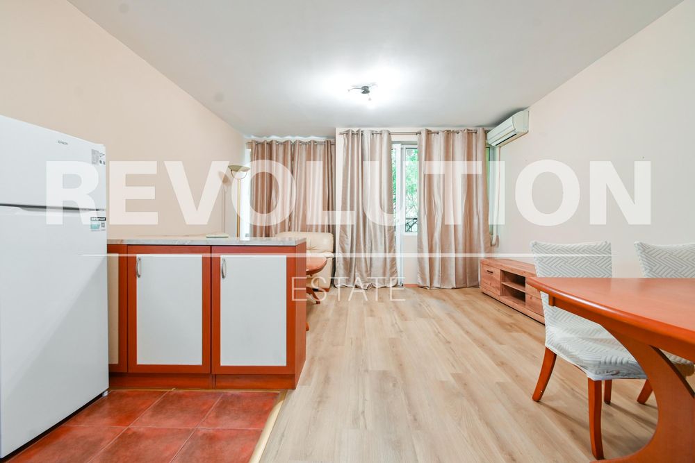 Двустаен апартамент в ж.к. Оборище.