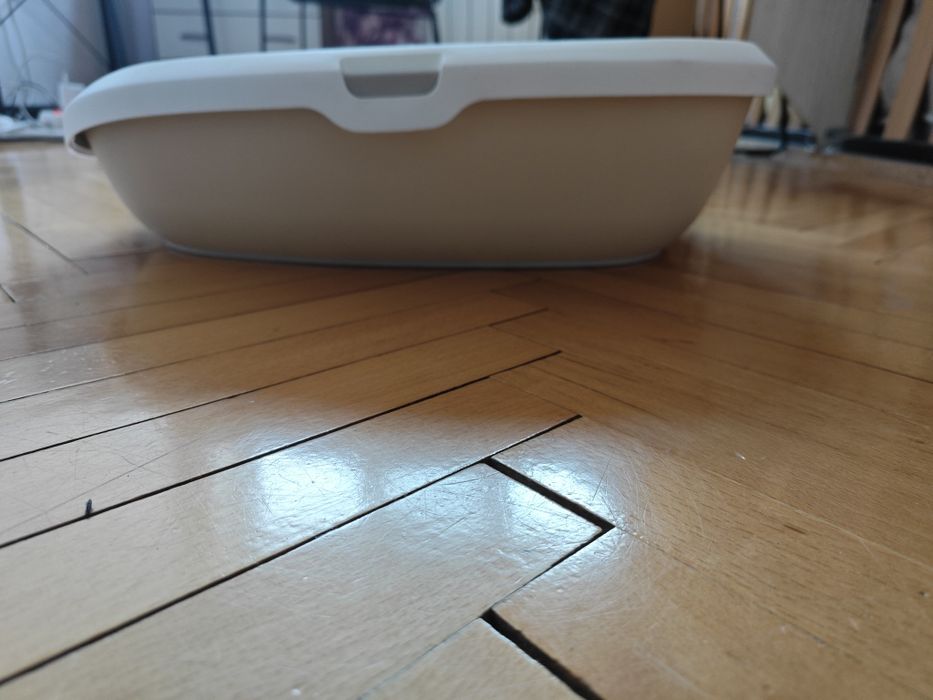 Голяма котешка тоалетна с борд против разпиляване на пълнителя