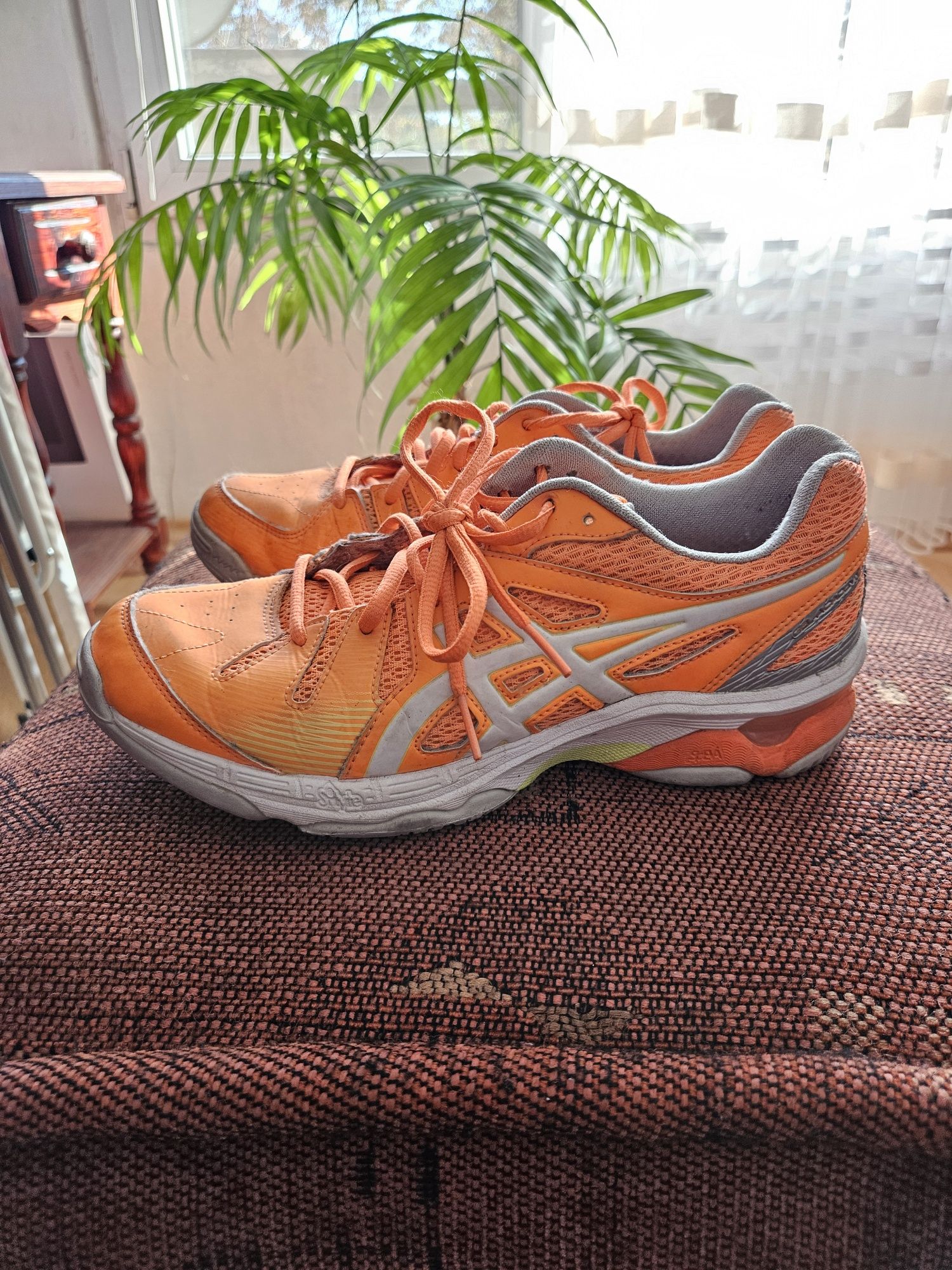Маратонки на Asics