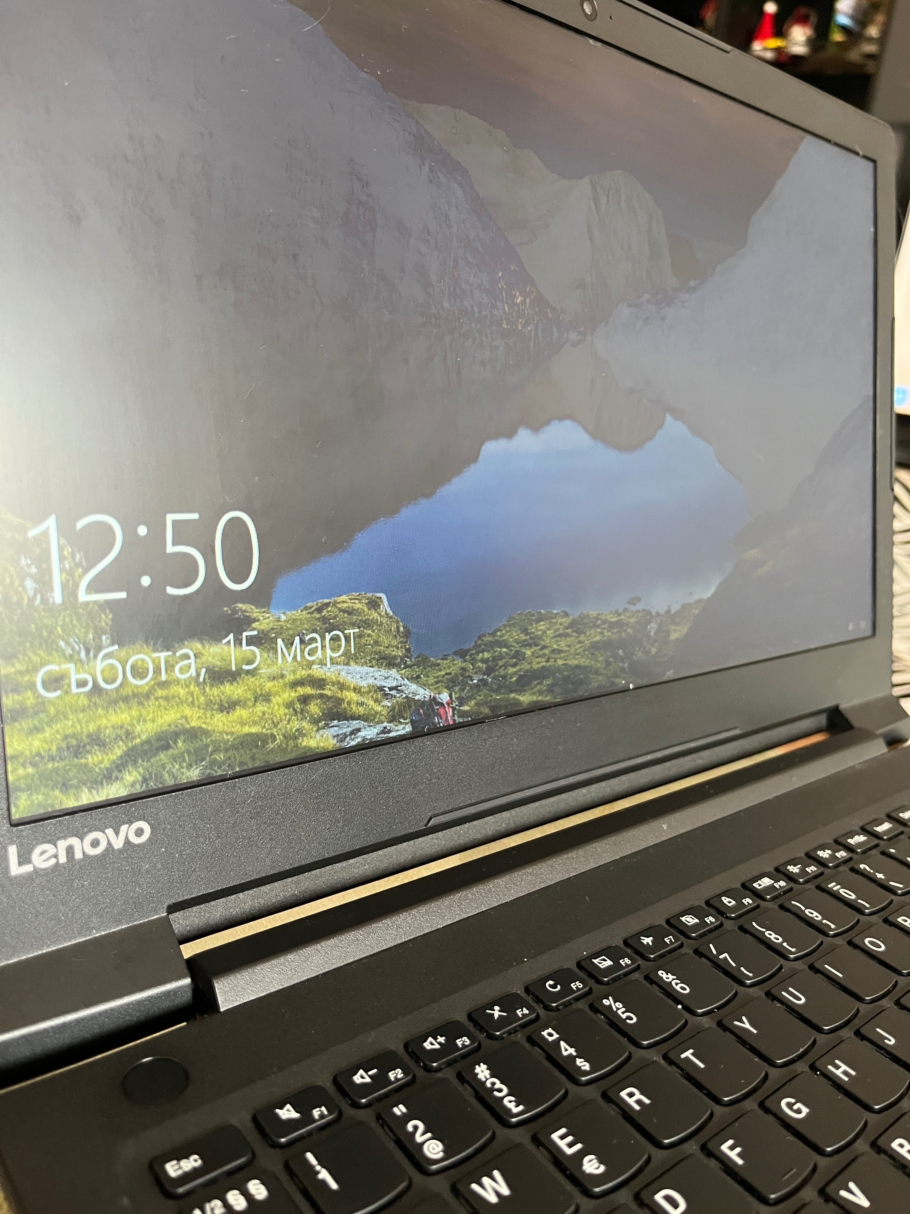 Продавам Лаптоп LENOVO  V 110 15