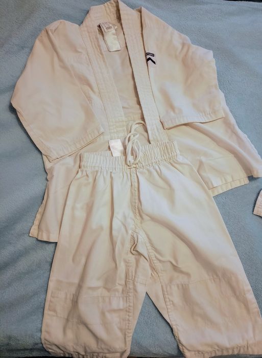 Kimono Judo pt. copii (Outshock, Decathlon)