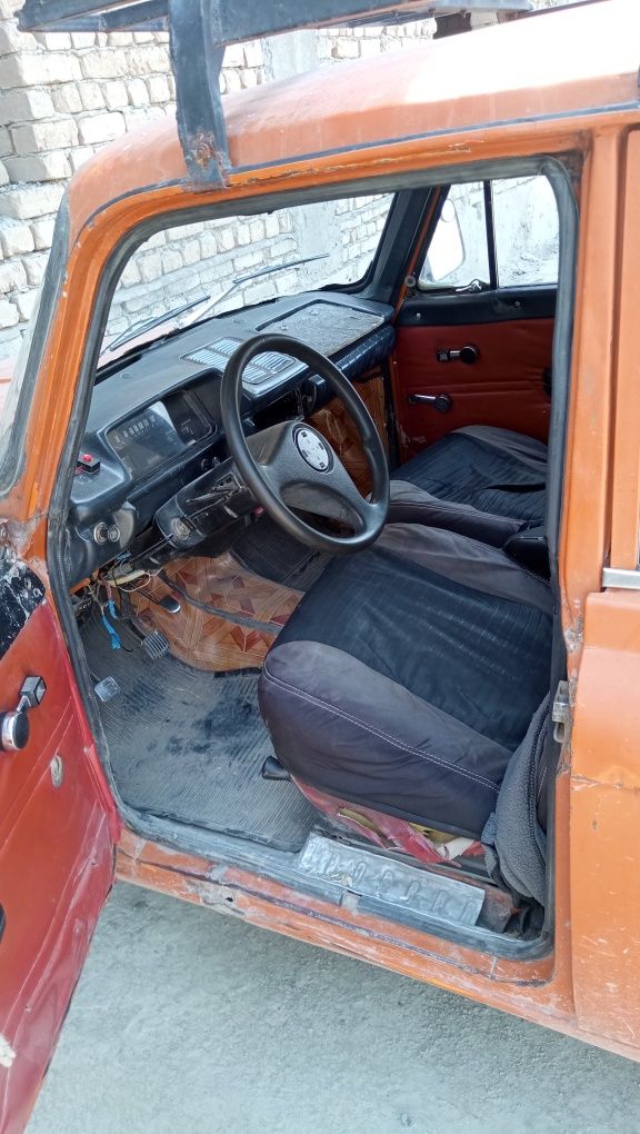 Moskvich 412 yurib turibdi