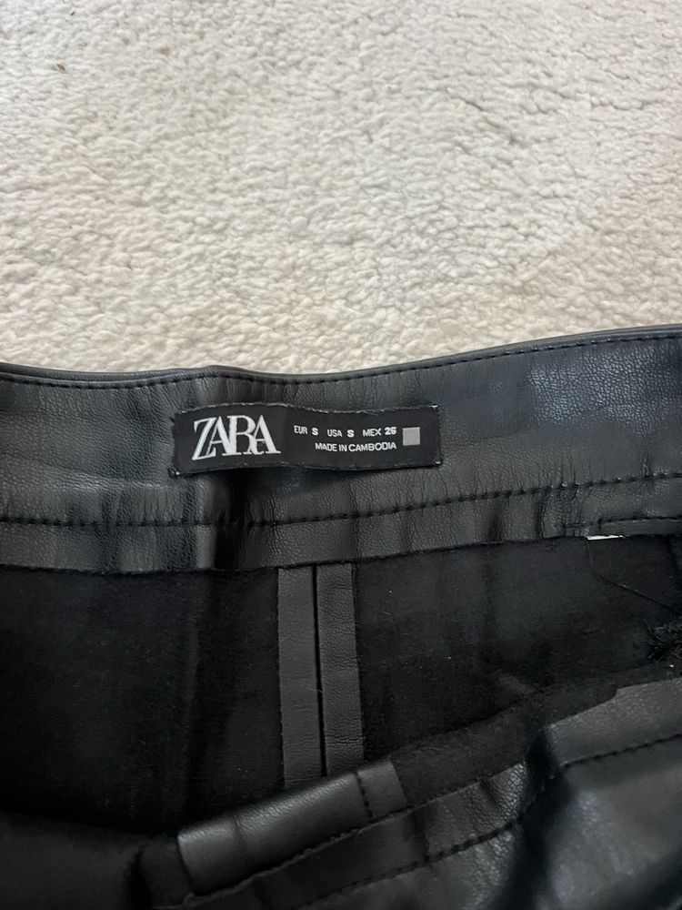 Кожен панталон Zara
