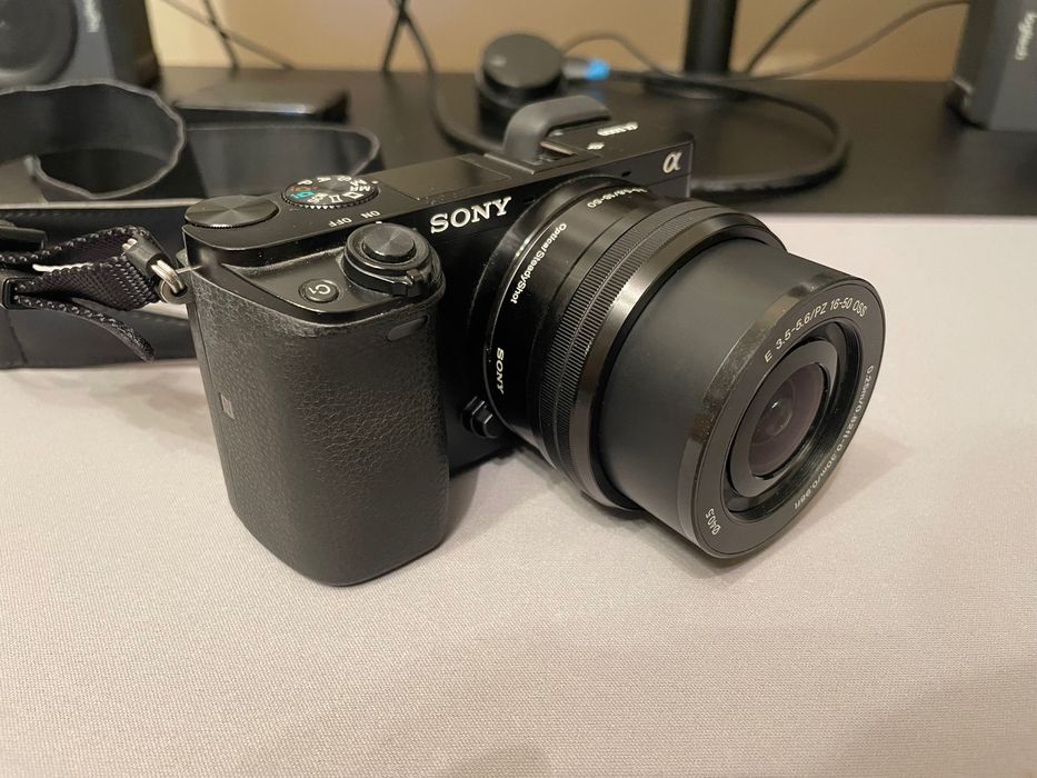 Sony Alpha A6000 + 16-50mm китов обектив