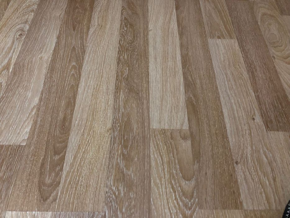 Продавам ламиниран паркет 6 пакета по 2.3 квадрата за 13.8 квадрата