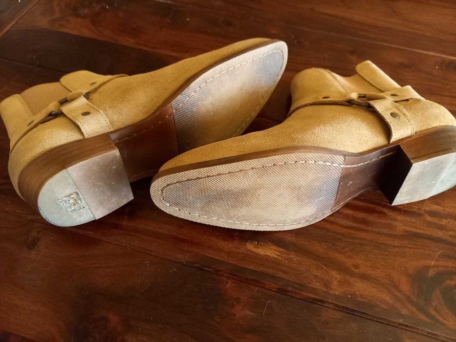 Боти от естествен набук