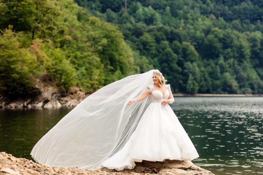 Vând rochie de mireasă 40-44 cu corset reglabil