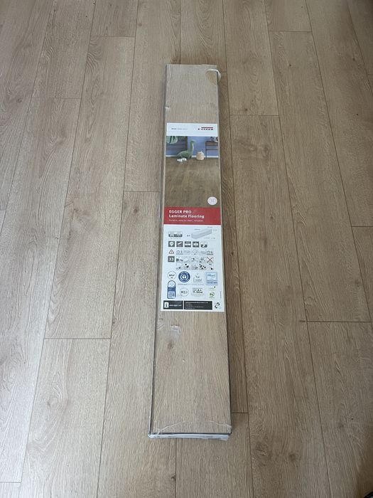 Parchet laminat 12mm NOU Egger stejar newbury deschis