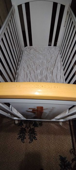 Детская кровать с матрасом. Д - 1,25м, Ш - 0,73м, В - 1,1м