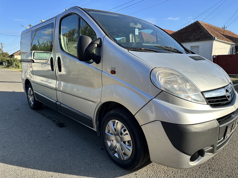 Opel vivaro 2,0 dci mixt 6 locuri  (renault trafic)