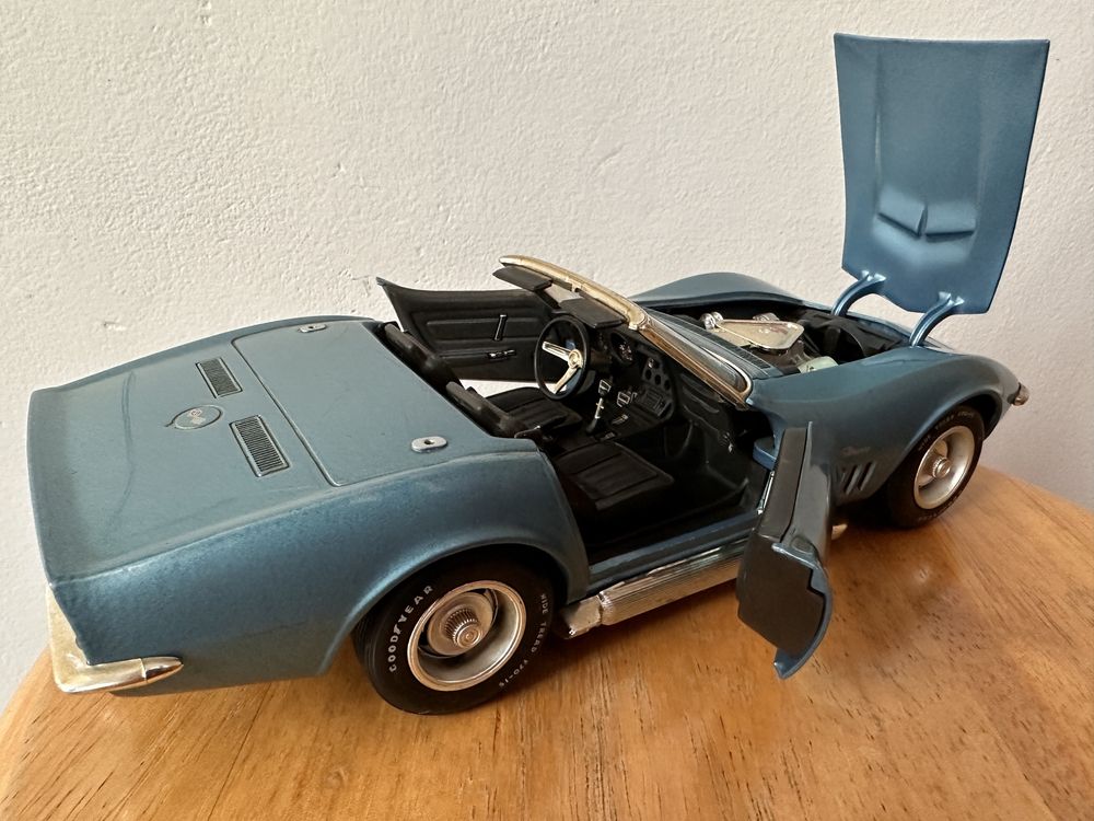 Macheta Chevrolet Corvette Stingray 1/18 metal