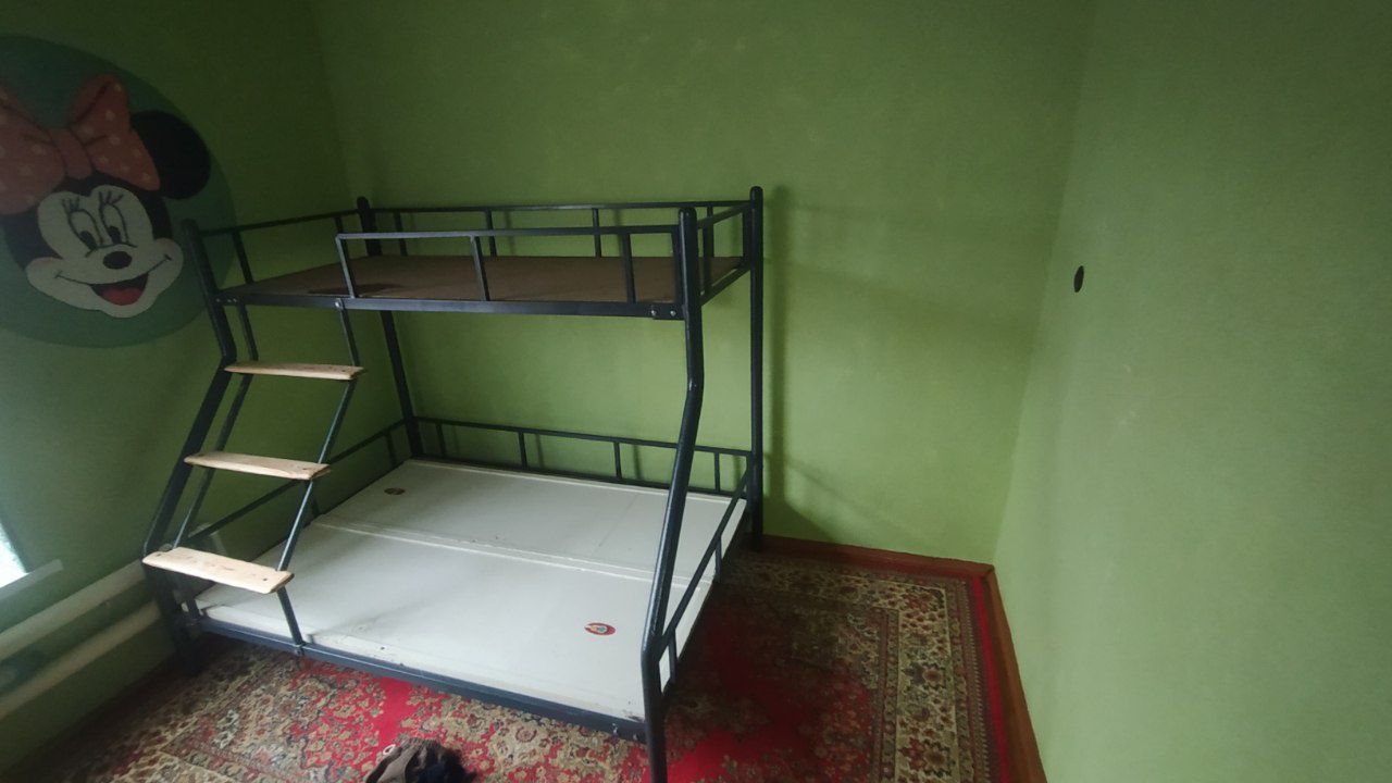 3 kishilik 2 etaj kravat sotiladi