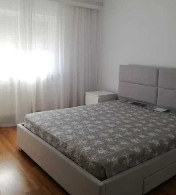 Дава се под наем Двустаен апартамент в Пловдив, Коматево - 60 кв.м за 204 € - Снимка #1