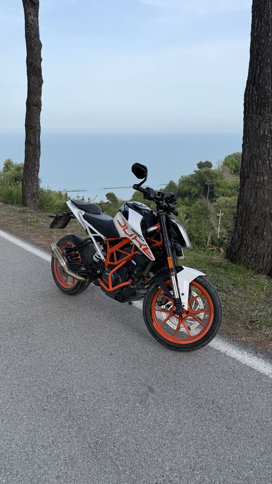 KTM Duke 390 – An 2020 – 15.000 km – Stare excelentă