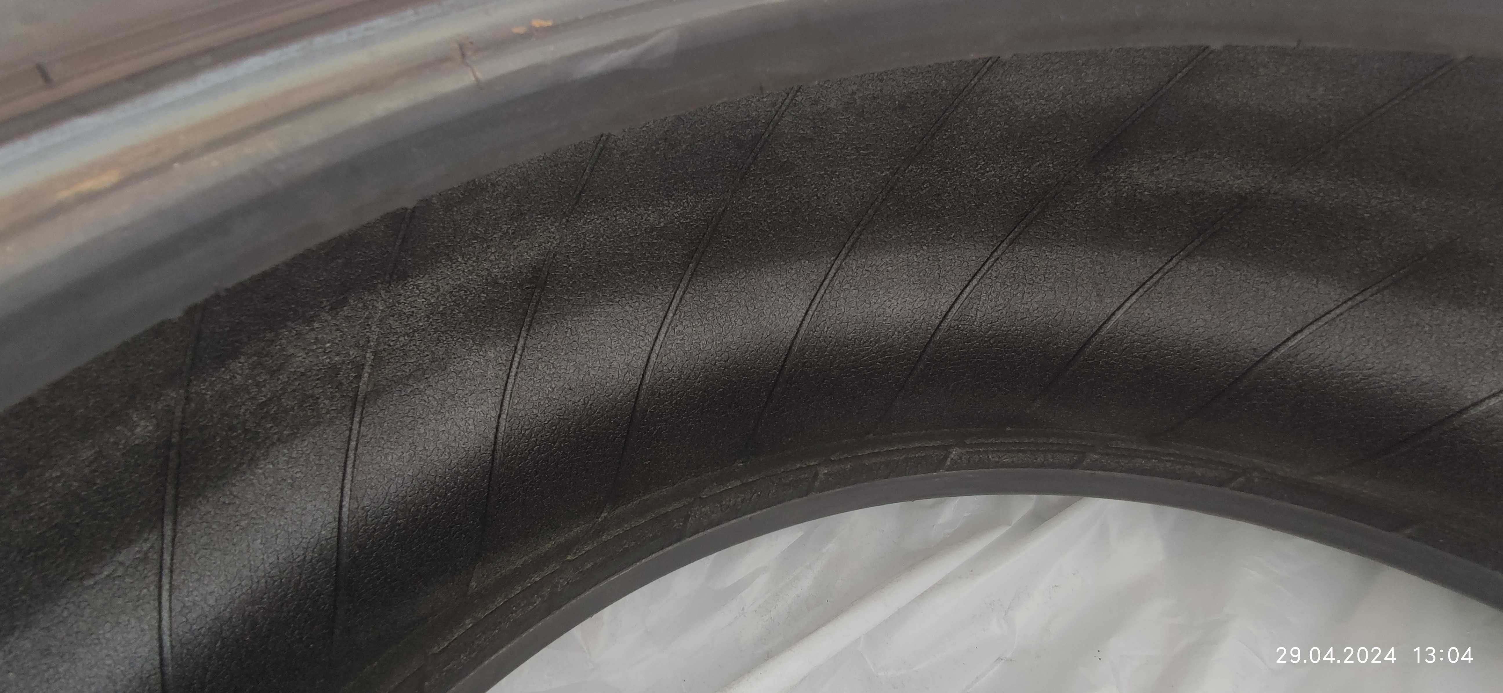 Продавам летни гуми Michelin Agilis 51 R16C 215/65 106/104T