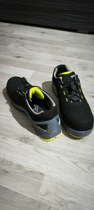 Bocanci de lucru Uvex.