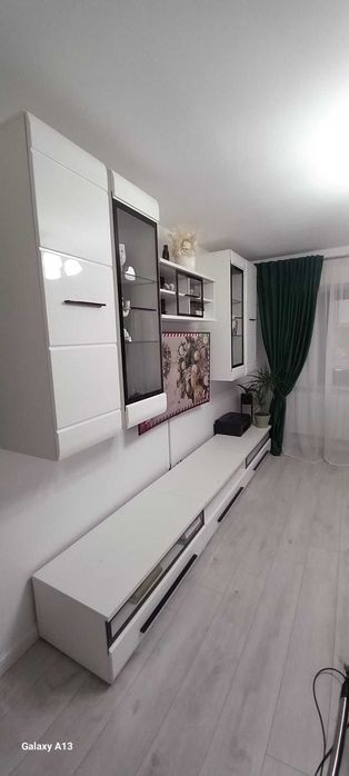 Vând mobilier living