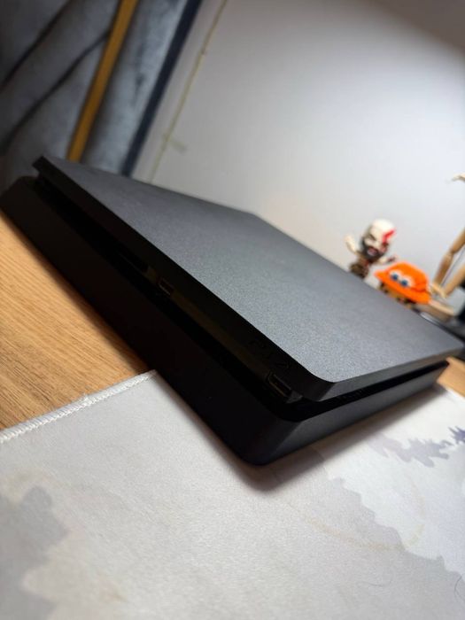 Продаю PlayStation 4