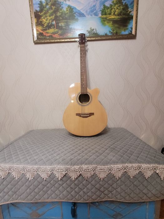 Продам гитару б/у