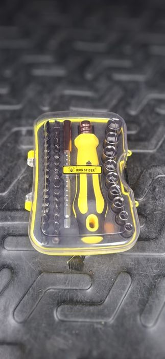 Набор профессиональных отвёрток.