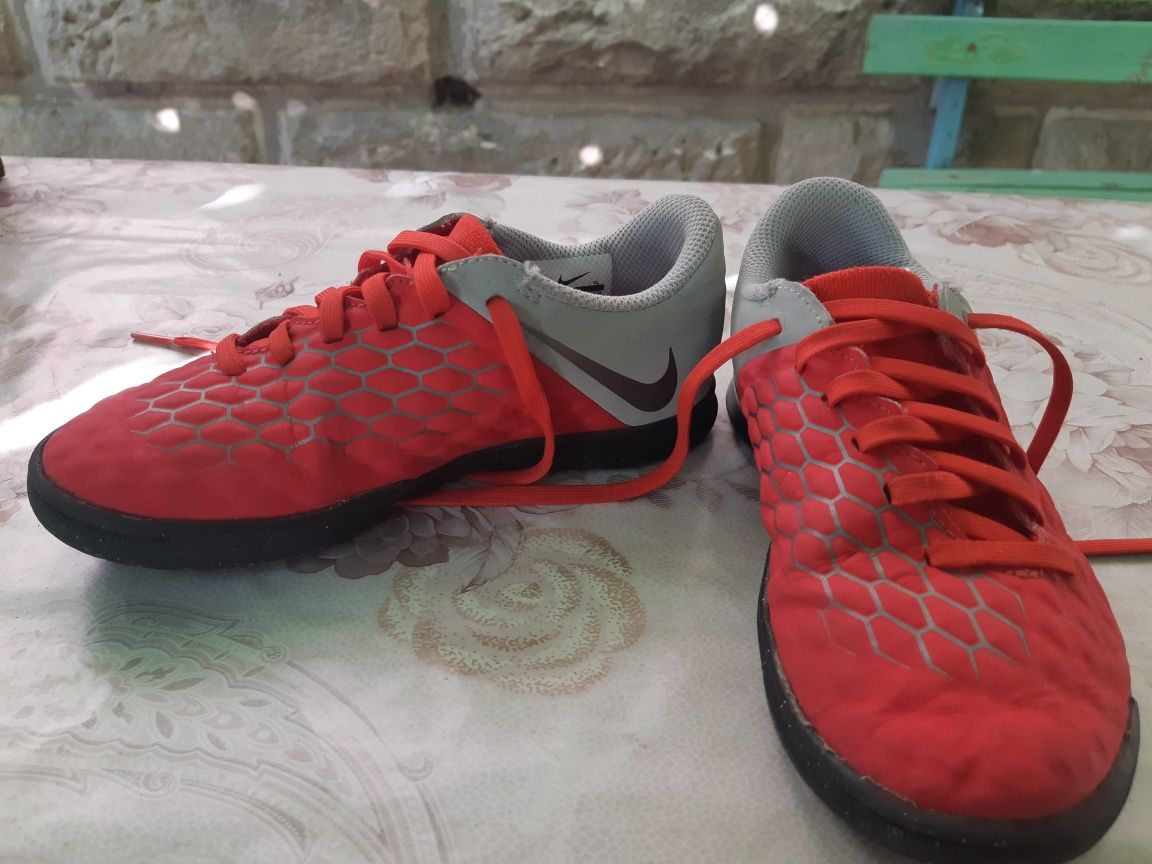 Детски футболни маратонки Nike