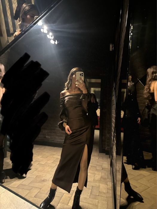 Платье с разрезом