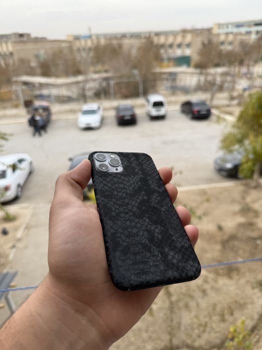 iPhone 11 pro (karopka bor)