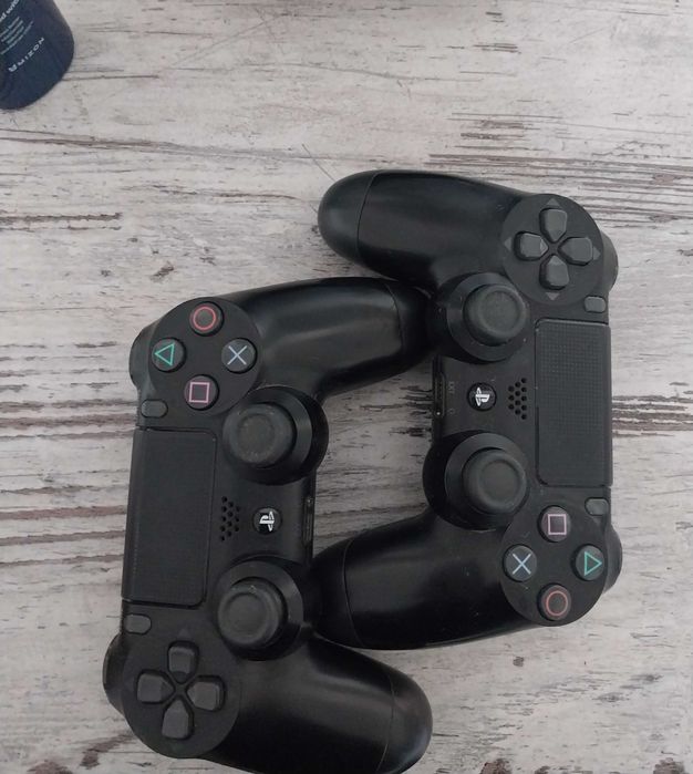 Playstation 4 pro / 2 джойстика / 10 игри