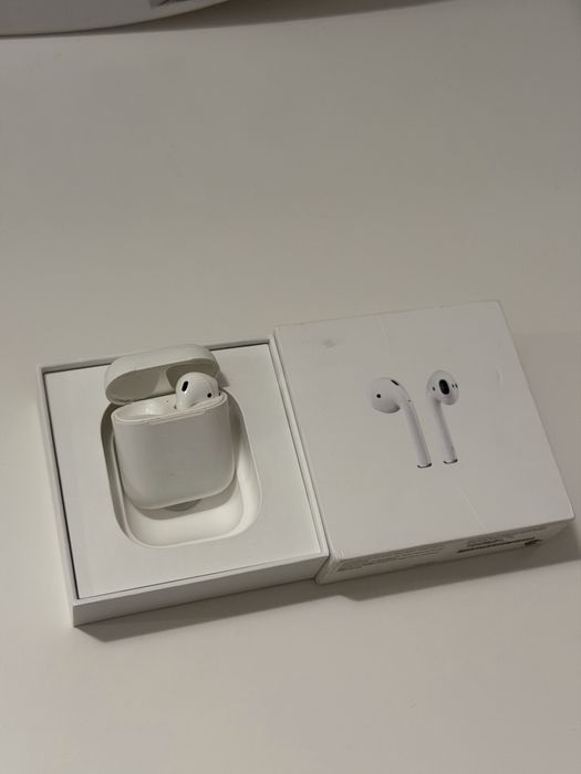 продам Airpods 2 Кейс и правый наушник