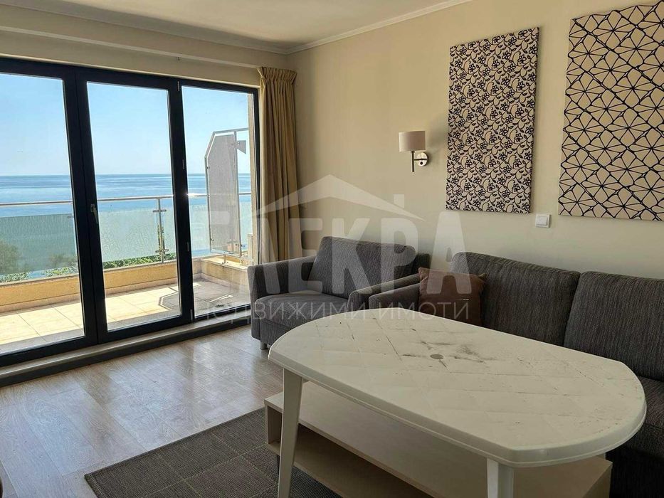 Продава се Тристаен апартамент в Бяла - 102 кв.м за 843 €/кв.м - Снимка #2