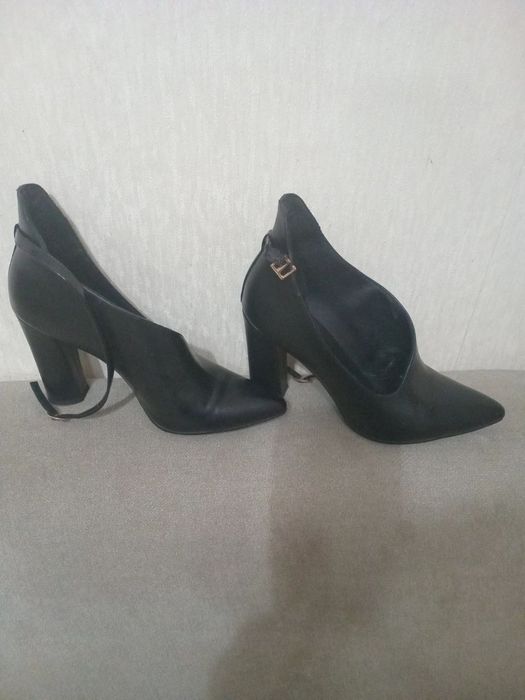 Туфлы 38 размер почти новые