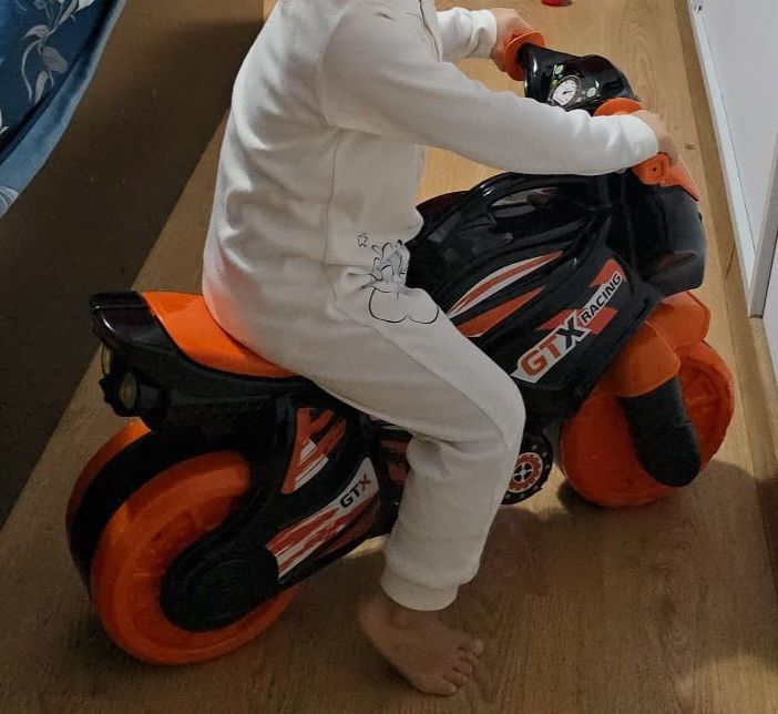 Motocicleta fara pedale