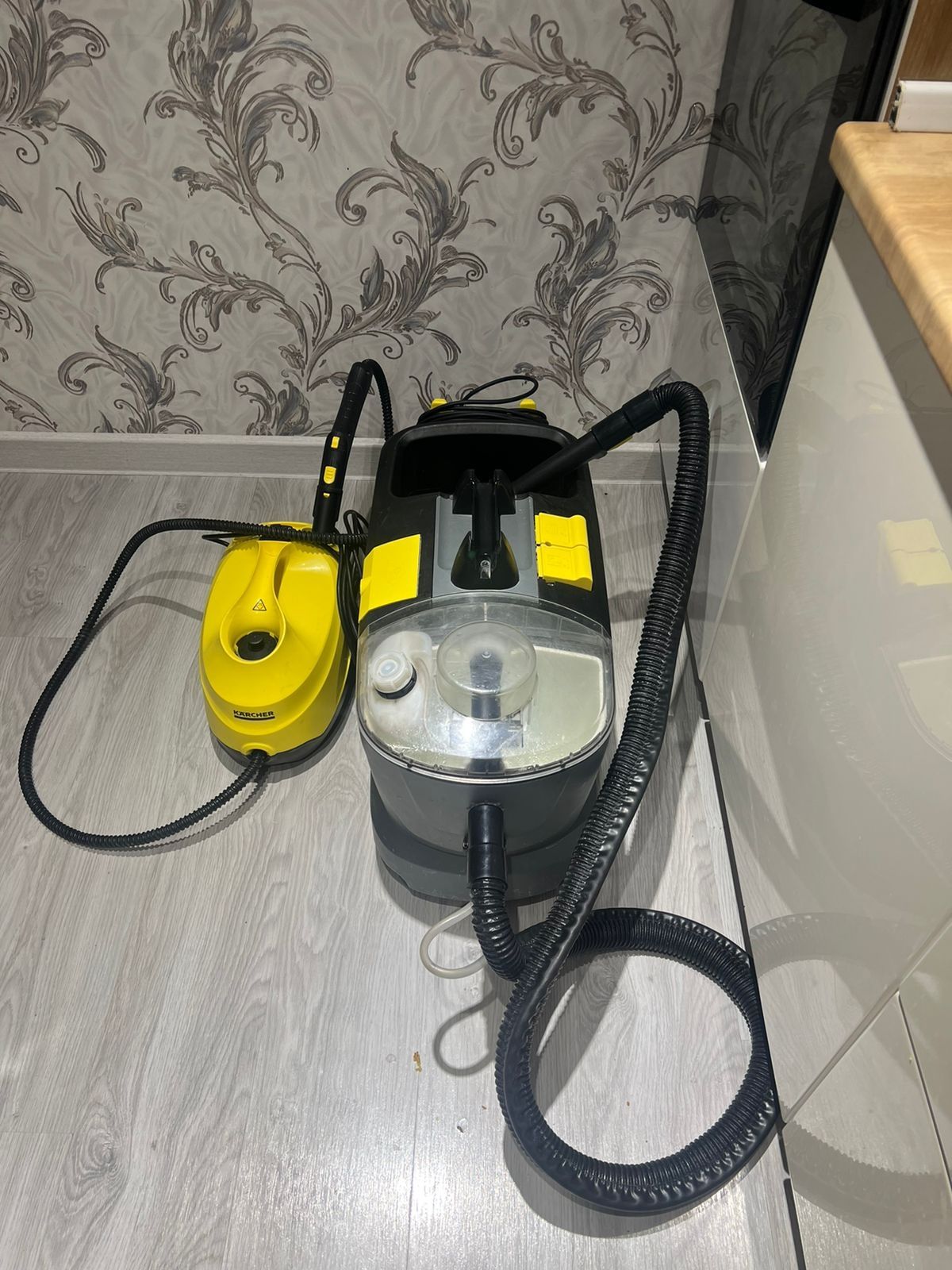 Продам пылесос Karcher 10)2